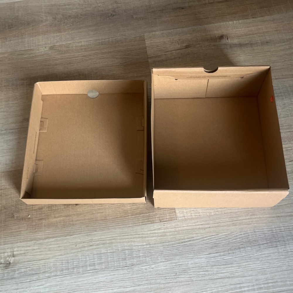 UGG Box - Picture 3 of 3